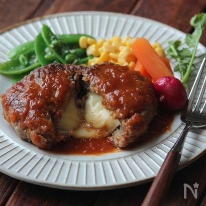 我が家のチーズinハンバーグ。
