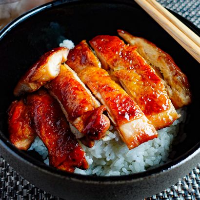 簡単&シンプルです!ごはんにのせるだけ【鶏肉てりやき丼】