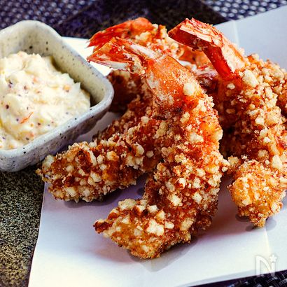 ザクザク食感『おかき海老フライ』醤油の香ばしさもたまらない。