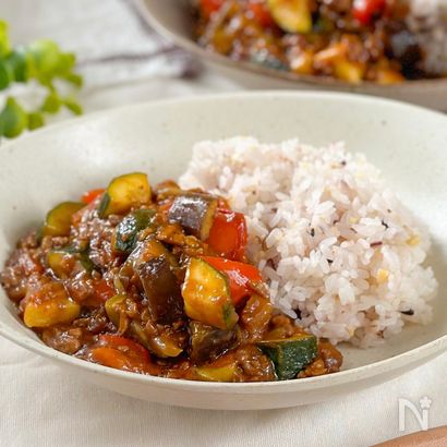 彩り満点！夏野菜たっぷり【お手軽キーマカレー】
