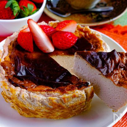 【苺バスクチーズケーキ】チーズのコクと果実味とのマリアージュ