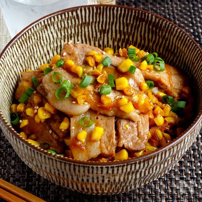 『コーンと豚バラの甘辛丼』夢中でかき込むうまさ。