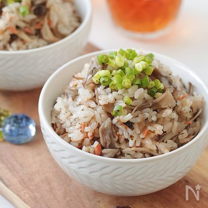 簡単すぎ!?鮭フレークとお茶漬けの素で【鮭の炊き込みご飯】