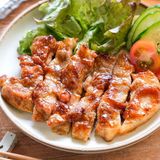 焼いて絡めるだけ！【梅たれポン酢のポークソテー】