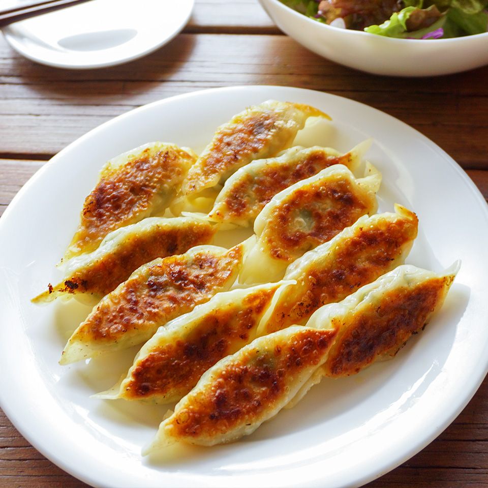 大きめに切った野菜が食べ応え満点! 野菜たっぷり!チーズ入り香味餃子