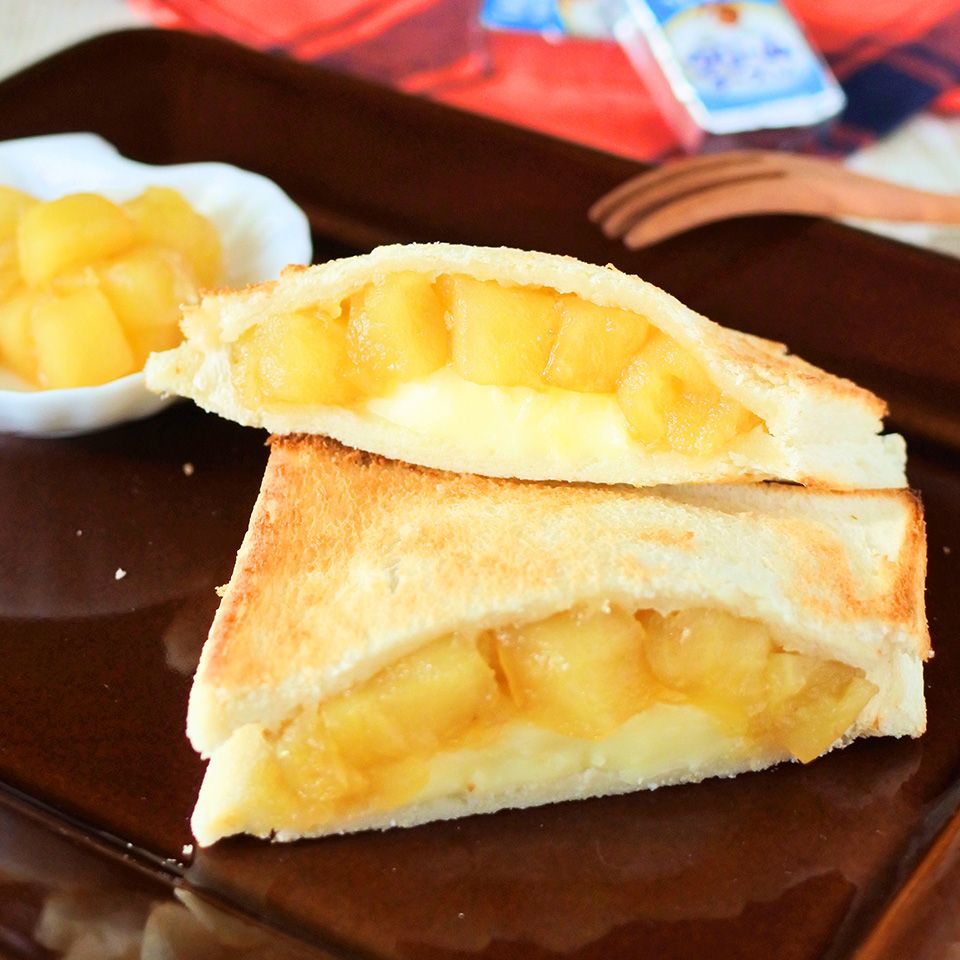 アツアツがたまらない♪ クリームチーズとりんごのホットサンド