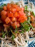 トマト丸ごと1個使った蕎麦サラダ