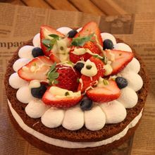 チョコレートスポンジの恋のいちごケーキ