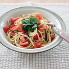 トマトと塩昆布の和えパスタ