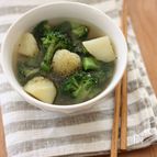 黒胡椒仕上げ♪ブロッコリーとじゃがいもの味噌汁