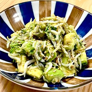 michuの作ってみた!投稿(やみつき！ごま油香る♡アボカドのしらすごま和え)