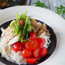 蒸し鶏とトマトの中華風冷やしうどん