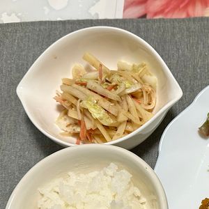 ちーさんの作ってみた!投稿(【ポリポリ無限にいける♪】大根とカニカマの和風サラダ☆)