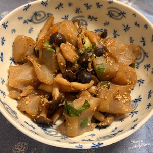 チョビの助の作ってみた!投稿(ヘルシー・メニュー♪こんにゃくとしめじのゴマ味噌煮込み)
