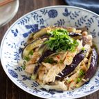 レンジで簡単！鶏むね肉となすのピリ辛香味ポン酢かけ