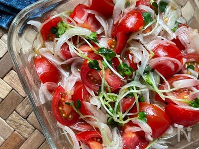 5分で完成♪♪ミニトマトと新玉ねぎの簡単ドレッシングサラダ | レシピ