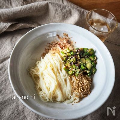 麺つゆがなくても～梅ねばオクラの汁無し素麺～