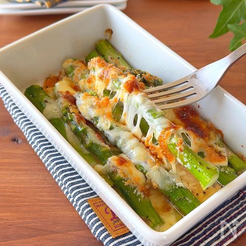 【子供達も喜ぶレシピ】
とろ〜りチーズのアスパラマヨ焼き