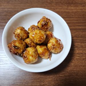 とももの作ってみた!投稿(冷凍肉団子アレンジ！ヤムニョム肉団子)