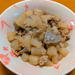 ゆきまる🐬🫧の作ってみた!投稿(【我が家自慢のごはん泥棒】豚ひき肉と大根こんにゃくの甘辛煮)