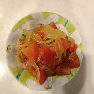 小野加代の作ってみた!投稿(5分で完成【トマトと玉ねぎの酢醤油マリネ】さっぱりおいしい♩)
