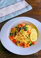 うどんスープで作れちゃう！トマトときゅうりと冷製レモンパスタ