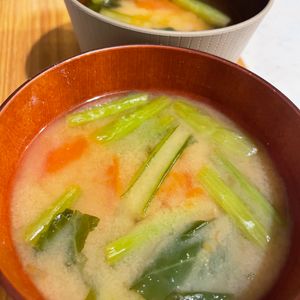 ちひろの作ってみた!投稿(さっぱりおいしい♡『トマトと小松菜のお味噌汁』)