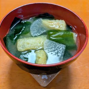 ゆきまる🐬🫧の作ってみた!投稿(【大根と油揚げとわかめのお味噌汁】ホッとする味♡具材たっぷり)