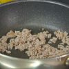 餃子の皮で作る【なすとひき肉のラビオリ】の工程2