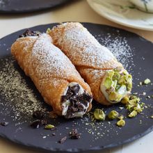 イタリア・シチリアの名物菓子【カンノーリ・（カンノーロ）】