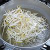 三つ葉とカニカマ、もやしの塩昆布和えの下準備