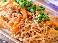 【にんじんと春雨のそぼろ炒め】夫絶賛のチャプチェ風おかず！