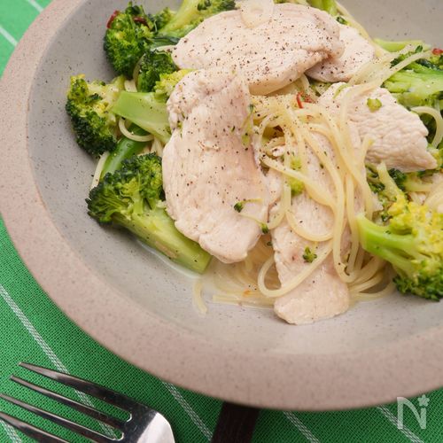 鶏肉とブロッコリーの豆乳スープパスタ