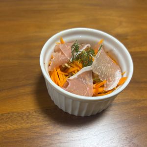 こむぎの作ってみた!投稿(デリ風大人の【生ハムとプルーンのキャロットラペ】ワインに合う)