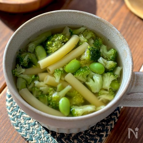 ブロッコリーと枝豆のマカロニスープ