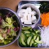 焼肉屋さんの🥩キムチと豆腐のピリ辛チョレギサラダ😋🥗の工程1