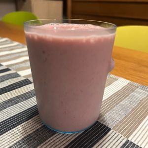 puricoの作ってみた!投稿([冷凍いちごとバナナの豆乳スムージー]業務スーパー食材で♪)