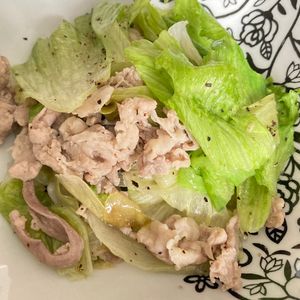 すみれの作ってみた!投稿(超速かんたん!ご飯もお酒も止まらない!『塩だれ豚レタス』)