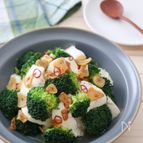 豆腐とブロッコリーのペペロンチーノ風サラダ