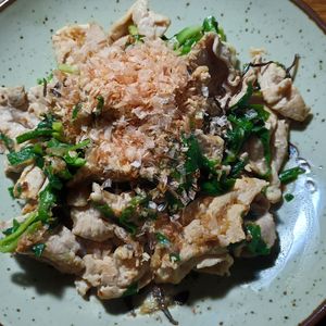 ひろりぃの作ってみた!投稿(【豚こまとニラのおかか塩昆布炒め】ご飯のおかわり必須！)
