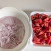 【トマト玉ねぎのツナ和えサラダ】夏に必ず食べたいサラダの下準備