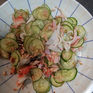 鶏皮坊主の作ってみた!投稿(塩もみ不要♡1分簡単副菜『胡瓜のおかかツナ和え』ペロリ一本！)