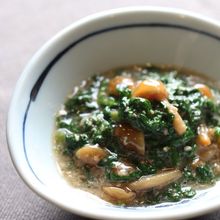 春菊となめこの胡麻和え