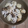 コク旨◎【鶏むねれんこんきのこのオイスターバター炒め】の工程3