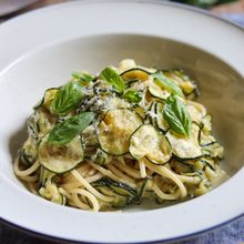 【スパゲッティ・アッラ・ネラーノ】ズッキーニとチーズで