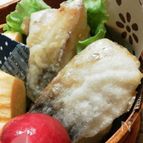 お弁当に〜塩鯖の米粉揚げ〜
