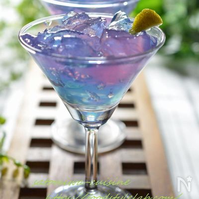 キラキラ輝く☆バタフライピーの青いカクテルゼリー☆