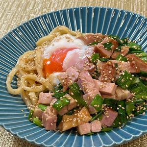 楽ラク手抜キッチン🐶🐾の作ってみた!投稿(【レンジで簡単！】ベーコンとニラの混ぜうどん)