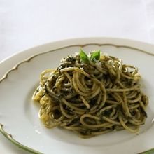 パルメザンチーズとバジルのパスタ