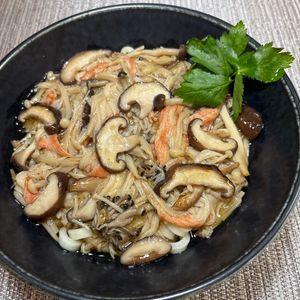 楽ラク手抜キッチン🐶🐾の作ってみた!投稿(カニカマときのこのあんかけうどん)